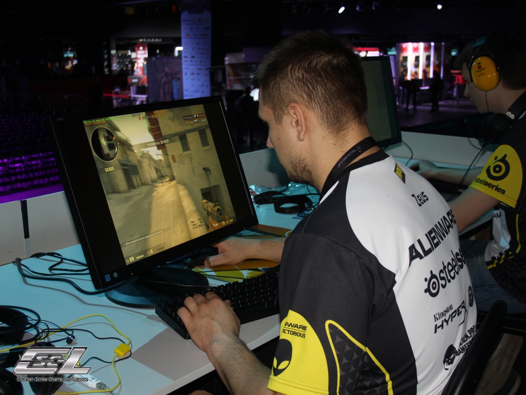  Zeus  - Natus Vincere - CS:GO - TECHLABS CUP 2013 GF