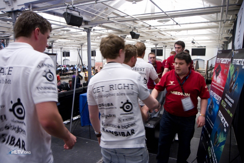 SK vs mousesports на Sound Blaster CS:GO Challenge