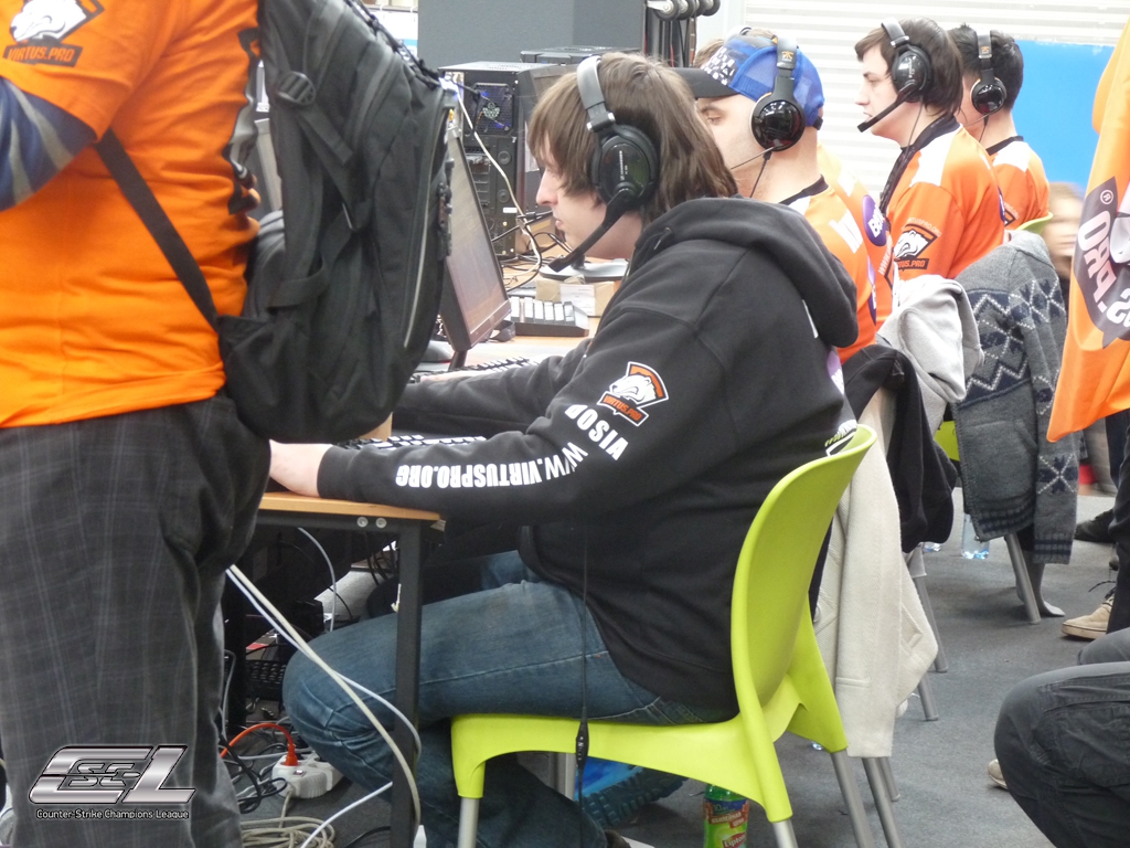 daC0lrB4t.jpg